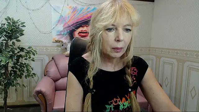 Snapshot of Anna_Diax chatting on 02-05-25, 12:38 Anna Diax online show from 02-05-25, 12:38