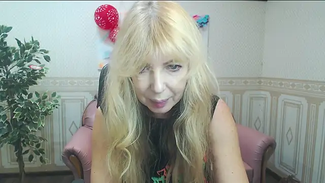 Snapshot of Anna_Diax chatting on 02-18-25, 12:49 Anna Diax online show from 02-18-25, 12:49