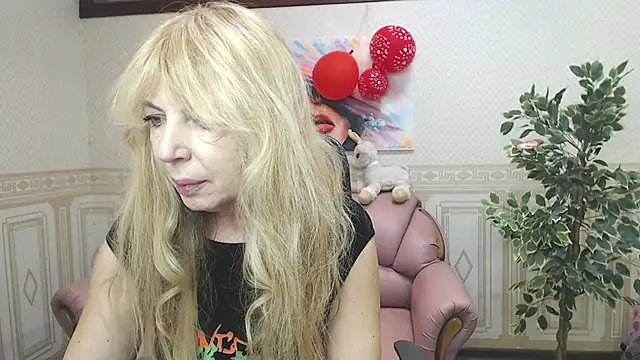 Snapshot of Anna_Diax chatting on 02-19-25, 12:33 Anna Diax online show from 02-19-25, 12:33