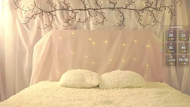 Snapshot of AnnaSiren chatting on 03-25-26, 03:29 AnnaSiren online show from 03-25-26, 03:29