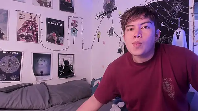 Snapshot of hothoneychile chatting on 10-17-25, 02:30 hothoneychile online show from 10-17-25, 02:30