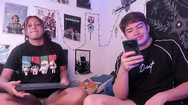 Snapshot of hothoneychile chatting on 10-25-25, 11:32 hothoneychile online show from 10-25-25, 11:32