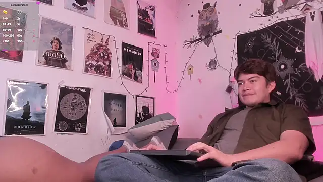 Snapshot of hothoneychile chatting on 11-17-25, 02:50 hothoneychile online show from 11-17-25, 02:50