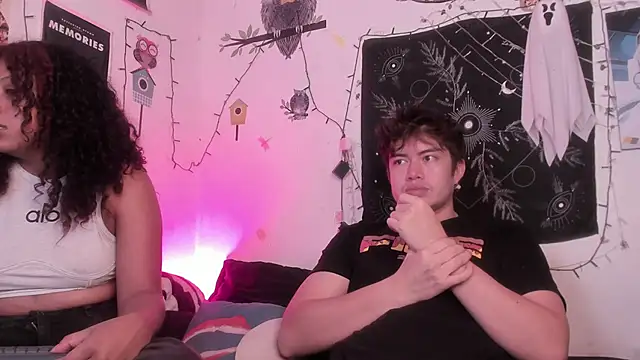 Snapshot of hothoneychile chatting on 11-25-25, 03:01 hothoneychile online show from 11-25-25, 03:01