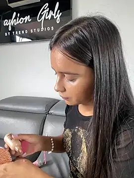 RoxyRoss  online show from 02-01-25, 02:02