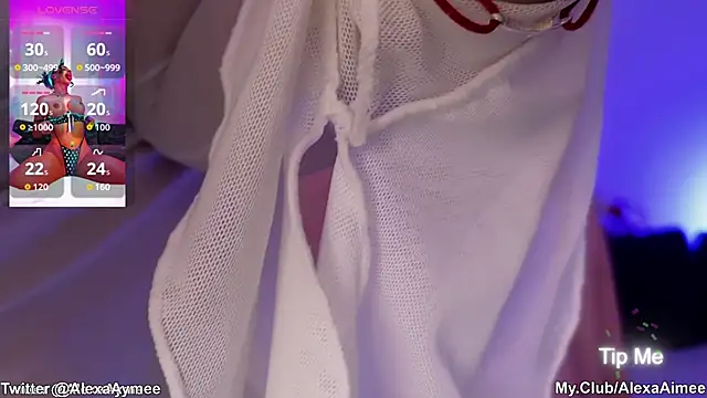 Snapshot of AlexaAimee chatting on 10-12-25, 10:09 AlexaAimee online show from 10-12-25, 10:09