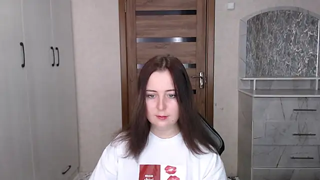 Kristy-Max online show from 11-21-25, 06:23