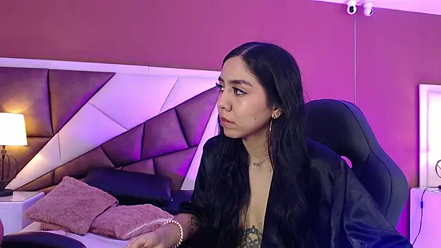 KarolandMichel online show from 12-29-24, 04:08