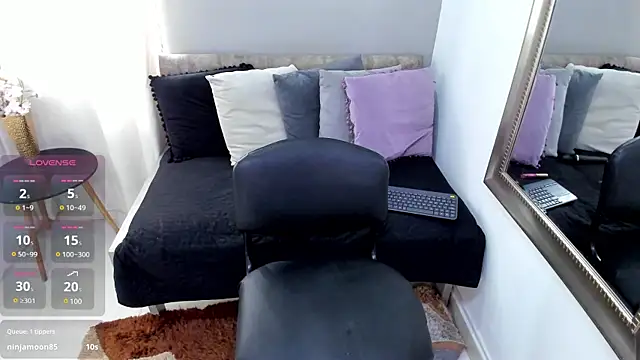 EmilyJireh  online show from 01-05-25, 05:41
