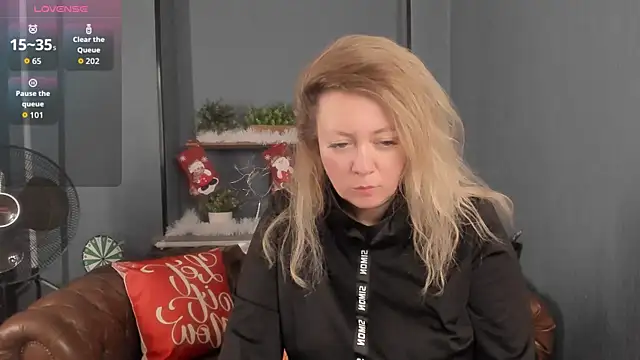 JesiaFoxi online show from 12-22-25, 01:19