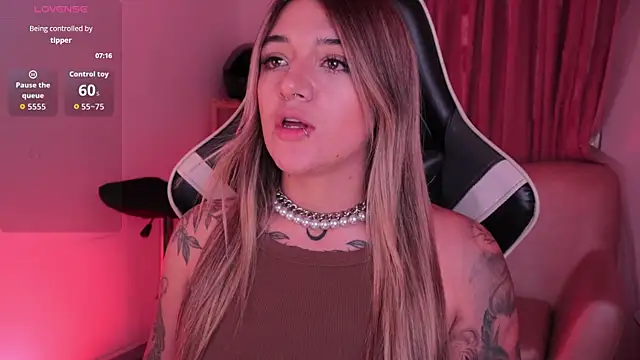 ashleyvalirya online show from 12-18-25, 04:07