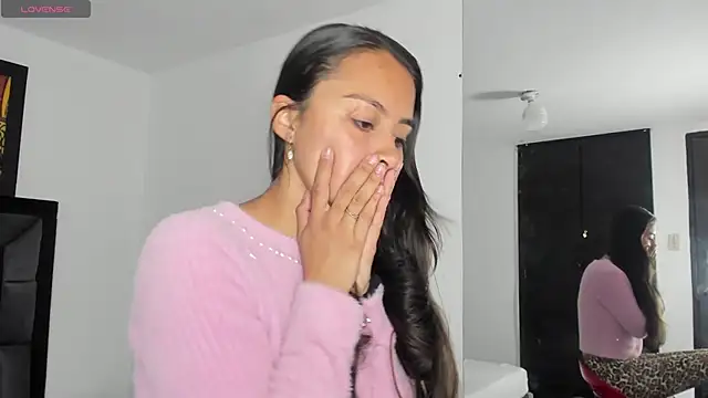 Snapshot of tatiana_valencia chatting on 01-31-25, 12:29 tatiana valencia online show from 01-31-25, 12:29