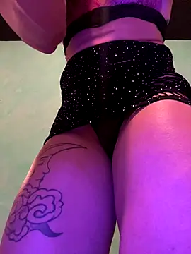 xMirana  online show from 10-15-25, 08:36