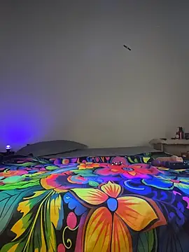 xMirana  online show from 11-30-25, 09:35