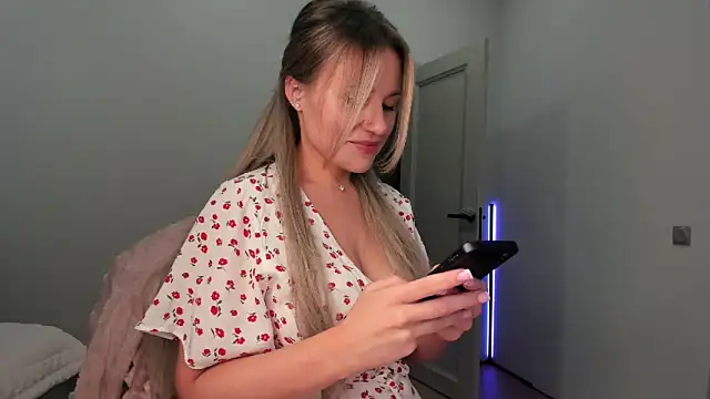 Snapshot of _cometoseeme_ chatting on 09-21-25, 05:58 cometoseeme online show from 09-21-25, 05:58