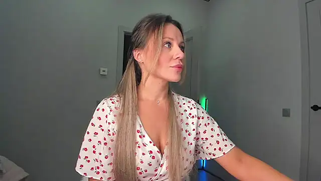 Snapshot of _cometoseeme_ chatting on 11-14-25, 05:00 cometoseeme online show from 11-14-25, 05:00