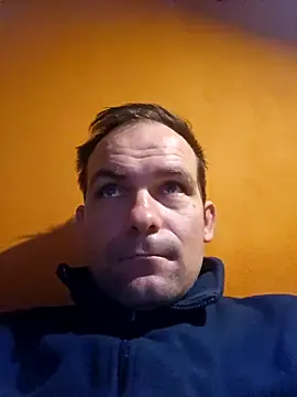 Snapshot of Tonojenej chatting on 02-08-25, 05:40 Tonojenej online show from 02-08-25, 05:40