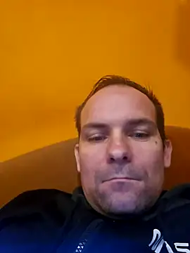 Snapshot of Tonojenej chatting on 02-08-25, 08:32 Tonojenej online show from 02-08-25, 08:32