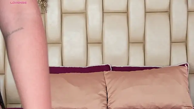 Alexa Miss online show from 11-16-25, 07:19