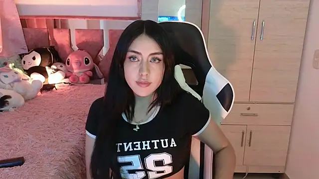 Snapshot of Angel_lusst chatting on 12-23-24, 05:06 Angel lusst online show from 12-23-24, 05:06