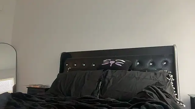 Snapshot of RavenRayyy chatting on 10-27-25, 01:59 RavenRayyy online show from 10-27-25, 01:59