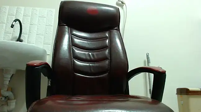 Snapshot of hardbigcock16 chatting on 12-16-24, 10:18 hardbigcock16 online show from 12-16-24, 10:18