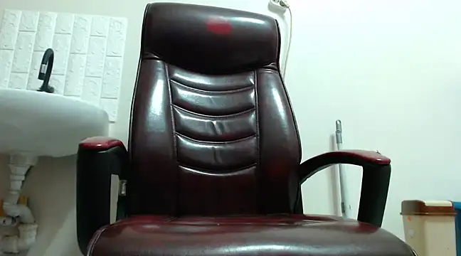 Snapshot of hardbigcock16 chatting on 12-21-24, 08:07 hardbigcock16 online show from 12-21-24, 08:07