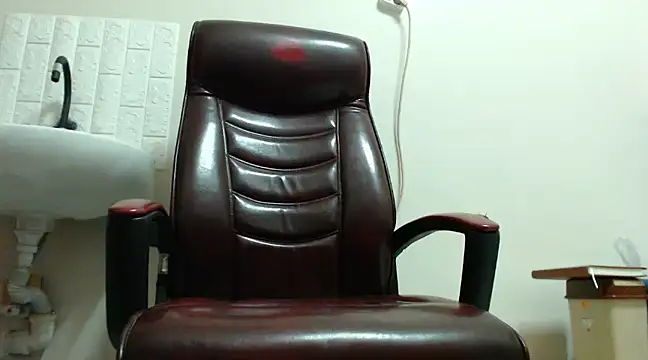 Snapshot of hardbigcock16 chatting on 12-26-24, 02:27 hardbigcock16 online show from 12-26-24, 02:27