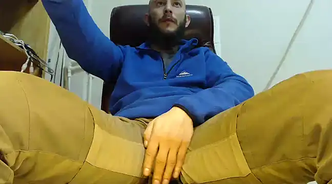 Snapshot of hardbigcock16 chatting on 01-20-25, 06:42 hardbigcock16 online show from 01-20-25, 06:42