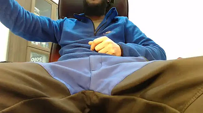 Snapshot of hardbigcock16 chatting on 02-21-25, 12:17 hardbigcock16 online show from 02-21-25, 12:17