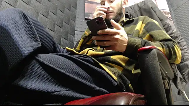 Snapshot of hardbigcock16 chatting on 11-26-25, 09:54 hardbigcock16 online show from 11-26-25, 09:54