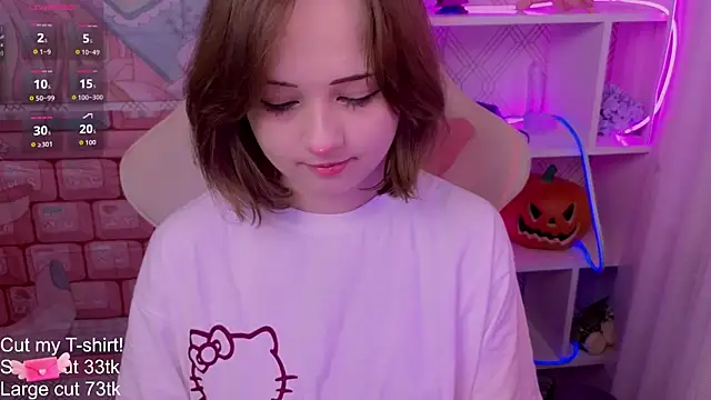 Mary uw online show from 10-15-25, 04:45