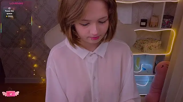 Mary uw online show from 01-18-26, 02:37