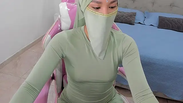 Hanaa latif online show from 12-23-24, 03:33