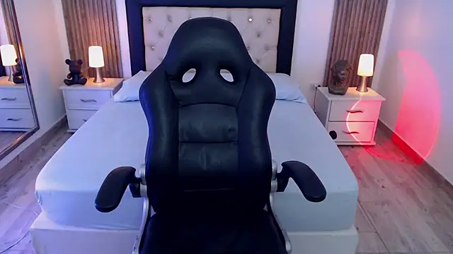 zoe jones13 online show from 10-29-25, 03:20