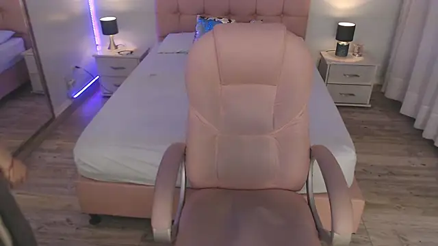 zoe jones13 online show from 12-19-25, 02:40