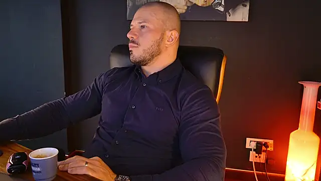 Snapshot of AngeloEric chatting on 10-27-25, 11:58 AngeloEric online show from 10-27-25, 11:58