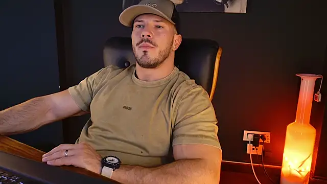 Snapshot of AngeloEric chatting on 10-30-25, 02:07 AngeloEric online show from 10-30-25, 02:07