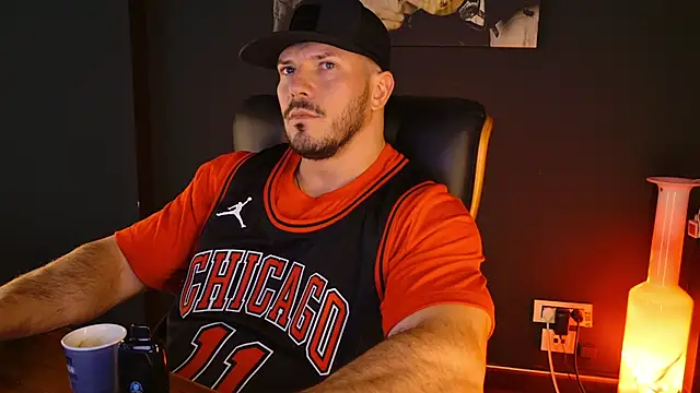 Snapshot of AngeloEric chatting on 11-11-25, 12:27 AngeloEric online show from 11-11-25, 12:27