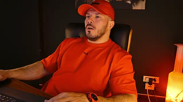 Snapshot of AngeloEric chatting on 12-14-25, 01:38 AngeloEric online show from 12-14-25, 01:38