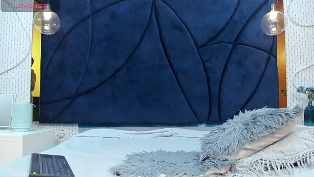 LARISSAEVANS online show from 02-05-25, 06:15