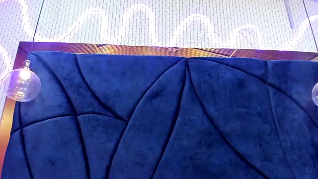 LARISSAEVANS online show from 03-12-25, 06:22