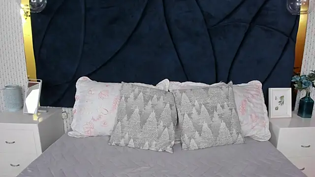 LARISSAEVANS online show from 11-12-25, 03:07