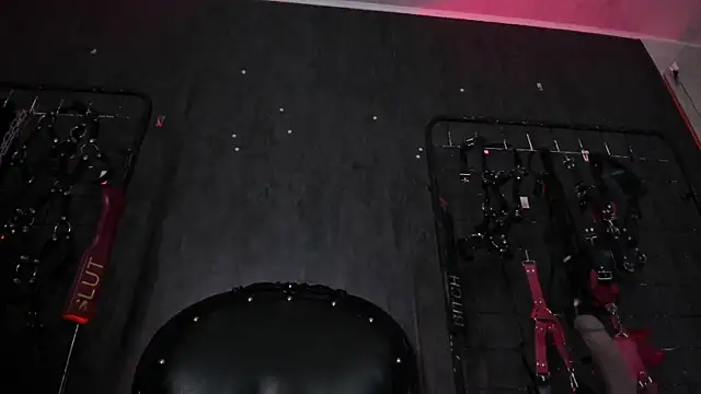 Carolina Arias online show from 12-22-25, 08:06