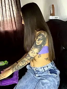 Snapshot of _Luuna chatting on 11-23-25, 06:19 Luuna online show from 11-23-25, 06:19