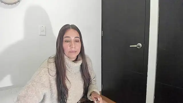 Snapshot of electra_hunt chatting on 12-14-24, 11:45 electra hunt online show from 12-14-24, 11:45