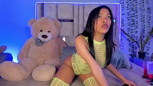 KarolRojas  online show from 01-31-25, 03:30
