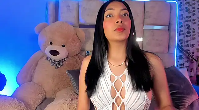 KarolRojas  online show from 02-11-25, 03:29