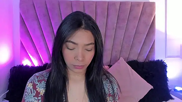 KarolRojas  online show from 10-22-25, 03:18