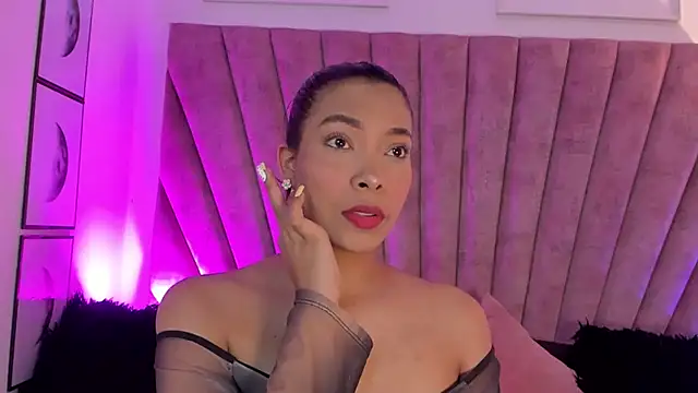 KarolRojas  online show from 10-24-25, 03:25